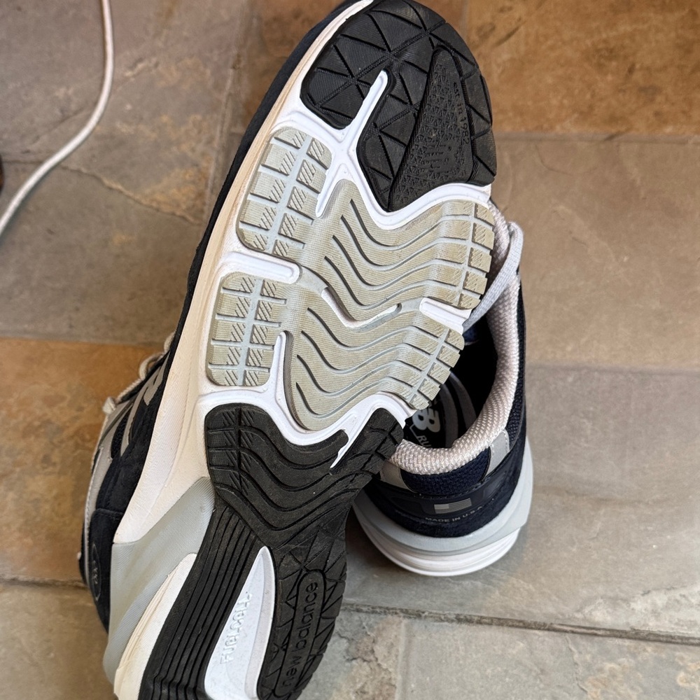 New Balance Men's Navy and White 990v6 Athletic Sneakers - Picture 7 of 9